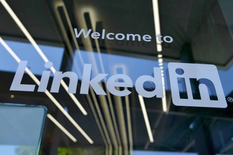 Top 31 LinkedIn Statistics for Business in 2024