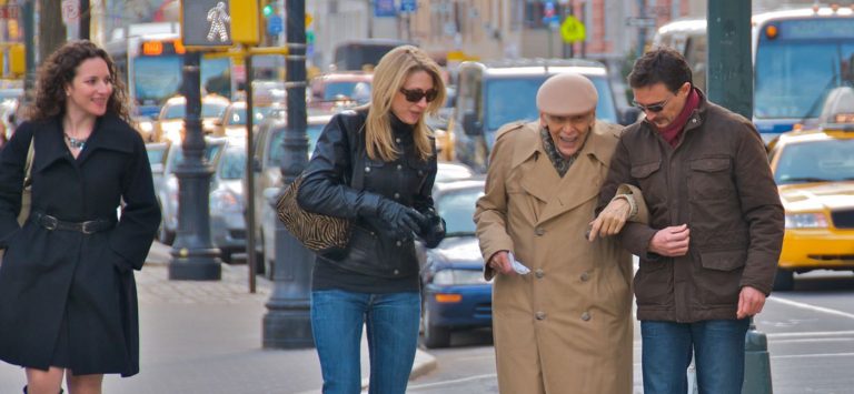 A New Study Finds that Performing Acts of Kindness Improves Mental Health Symptoms