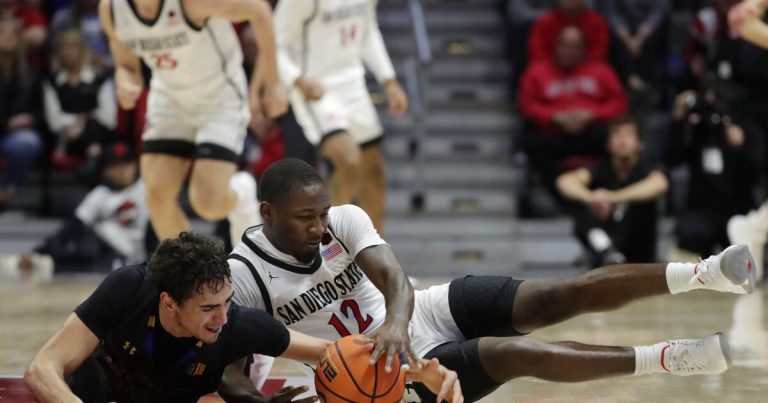 Aztecs avoid upset on another wild night in Mountain West, top San Jose State 72-64