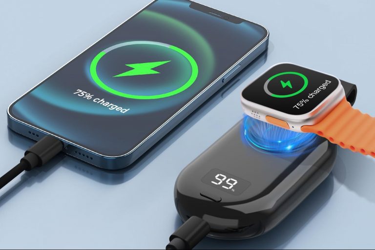 Use This $19 Keychain to Wirelessly Charge Your Apple Watch and iPhone